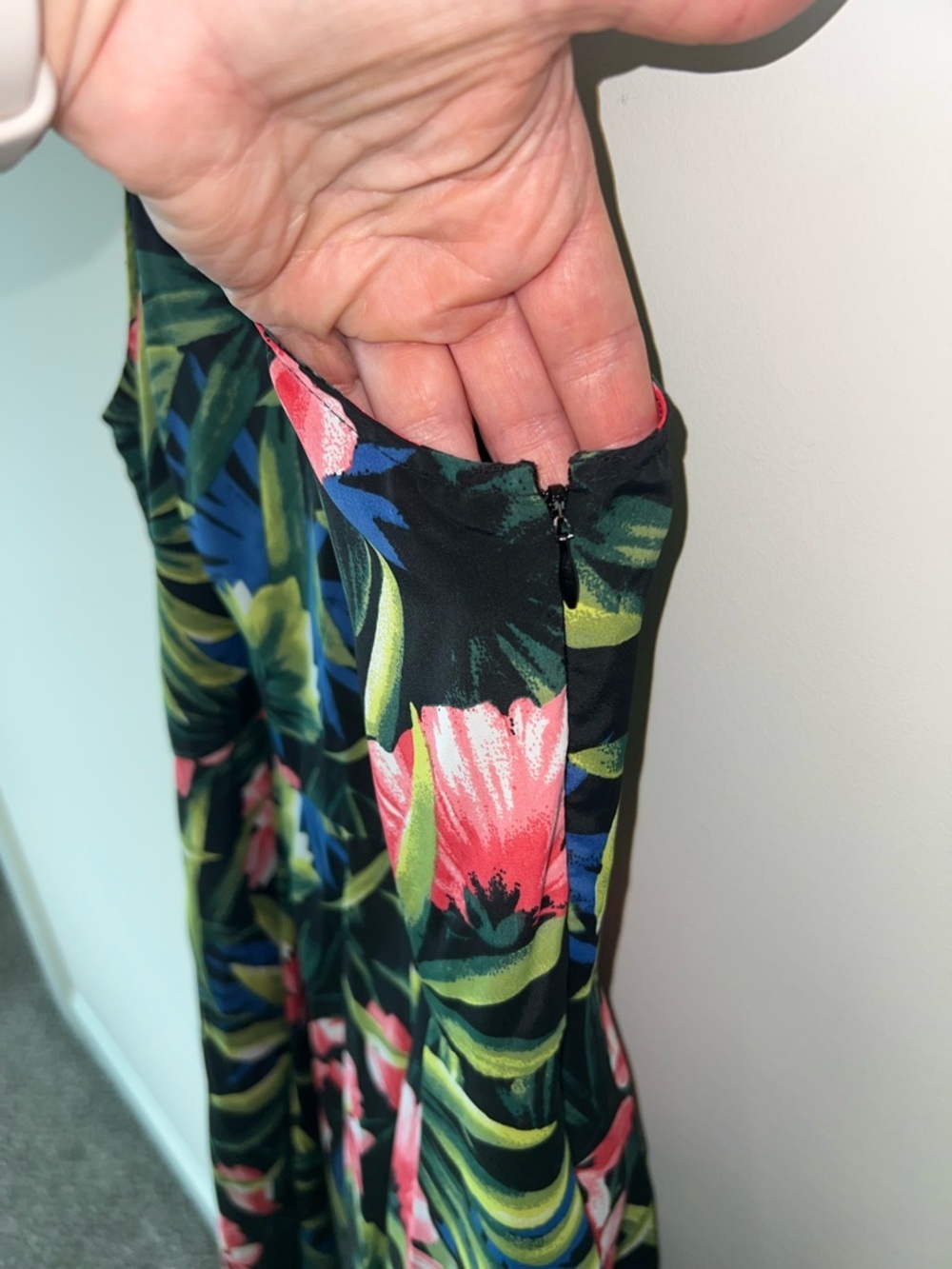 Hollister Women's Skater Summer Halter Dress Floral Peek A Boo Back Sz M - Picture 4 of 9